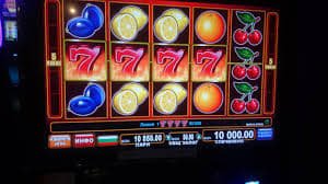 maxwim Live Casino Myanmar ကစားသမားများ Baccarat Table